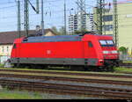 DB - Lok 101 087-5 abgestellt im Badischen Bahnhof in Basel am 14.04.2024 .... Standort des Fotografen auf dem Perron