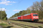 101 100 zusammen mit 101 066 als Wagenlok bei der Einfahrt in den Sythener Betriebsbahnhof als Intercity 2311 auf seiner Fahrt von Westerland auf Sylt nach K�ln am 21.4.26