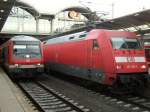 Links RB 15724 nach Wiesbaden Hbf und rechts IC 1819 (Metropolitan Wagen).