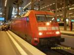 101 083 am 31.08.2008.mit einem IC in Berlin Hbf(tief).