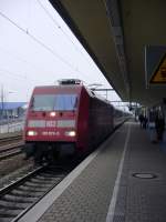 Der IC 2545 fhrt am Freitag Morgen auf seiner Fahrt von Bad Bentheim nach Berlin Ostbahnhof im Bahnhof Wolfsburg ein.