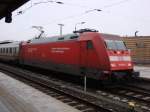 101 004-0 mit IC 2046 nach Kln am 26.01.2009 auf Gleis 6 in Magdeburg Hbf.