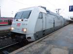 Auf dem Weg von Berlin nach Schiphol Airport machte die weie 101-034 einen kurzen Halt in Hannover Hbf.