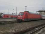 Hier 101 107-1 mit IC2250 von Dresden Hbf. nach Dortmund Hbf. und im Hintergrund eine S1 von Leipzig Miltitzer Allee nach Leipzig Hbf, diese beiden Zge trafen sich am 28.10.2009 vor dem Leipziger Hbf.