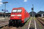 101 114 steht mit 181 218 am 05.07.10 in Karlsruhe Hbf.