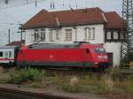 Die 101 027 rangierte am 27.7.10 mit dem IC 2146 nach Hannover Hbf auf das Gleis 18 im Leipziger Hbf.