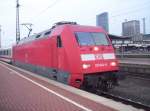 101 024-8 mit einem IC nach Stuttgart Hbf am 13.11.2005 in Dortmund Hbf.