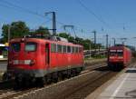 E-Loks: Im Deutzer Bahnhof liefern sich 115 114-1 und 101 092-5 ein kleines Wettrennen. Die 115er ist auf dem Weg nach Venlo, wo sie den Autoslaap Train nach Basel bernimmt. Die 101er kommt vermutlich vom Gremberger Gterbahnhof und zieht spter einen Verstrker IC von Kln nach Berlin oder Hamburg. September 2011