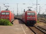 Am 25.06.06 drckt 101 076-8 den IC 65 von Paris- EST nach Mnchen. Am Zuganfang zieht 120 155-7. Auf dem benachtbarten Abstellgleis macht 101 028-9 eine kleine Pause. 