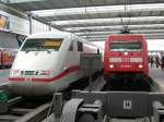 Ein ICE1 und 101 009-9 im Mnchner Hauptbahnhof.(23.04.2003)