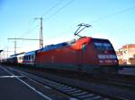 Baureihe 101 056-0 (ehemalige Werbelok) am 15.12.06 mit IC 2069 von Karlsruhe Hbf nach Nrnberg Hbf im Bahnhof Aalen. Weil es Gleisbauarbeiten auf der Strecke Stuttgart-Aalen zwischen Schorndorf und Plderhausen gab, kam dieser Fernverkehrszug 10 min versptet in Aalen an. Bei versptung fhrt der Lokfhrer immer zu weit in den Bahnhof ein...