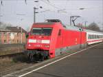 101 068-5 mit Blechschaden vor dem IC436 Norddeich-Luxembourgh am 22.02.2007 in Wanne-Eickel Hbf.