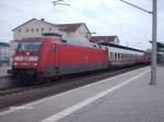 BR 101 084-2 mit InterCity 2457  Strelasund  im Bahnhof Bitterfeld am 08.03.2007.