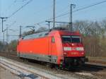 Die 101 087-5 (ohne DB-Keks) wurde am 27.3.07 vom IC 144(endete auf Grund von Bauarbeiten in Bad Bentheim) abgekuppelt und fhrt um den Zug herum, um an der anderen Seite wieder anzukuppeln. 