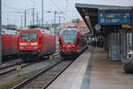 RE 9 in Stralsund auf Höhe der abgestellten Lok 101 086. - 05.02.2017