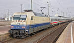 Rheingold-Lok 101 112-1 mit IC am 21.03.2018 in Dortmund Hbf.