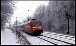 DB 101105-5 mit Preis Werbung erreicht hier den südlichen Einschnitt zum Lengericher Tunnel und ist am 28.2.2004 um 10.15 Uhr auf dem Weg zum nächsten Halt in Osnabrück.