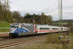 26. April 2012: IC 2208 München - Berlin fährt durch Kronach. Zuglok ist 101 045, die  Polizeilok  101 060 schiebt nach. Hat sich jemand die 11-stellige Nummer der 60-jährigen Bundespolizei gemerkt? 