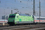 DB Lok 101 005-7 fährt beim badischen Bahnhof ein. Die Aufnahme stammt vom 08.03.2022.