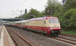 Rheingold-Sonderzug mit der frisch lackierten Lokomotive 101 001-6 am 05.08.2023 in Düsseldorf.