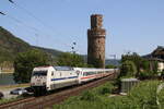 Auf der R�ckfahrt als IC2012 �bernahm 101 057  Europa  den Zug in Stuttgart und brachte ihn am 29.5.2026 nach Dortmund, hier verl�sst der Zug grade die kleine Ortschaft Oberwesel mit ihren markanten T�rmen entlang der alten Stadtmauer
