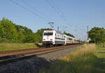 101 057 �berf�hrte am 20.06.26 eine IC1-Garnitur von Leipzig nach Dortmund. Auf dem Weg Richtung Dessau rollt die Europa-Werbelok hier durch Greppin.