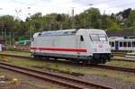 DB Fernverkehr 101 013-1 am 10.10.26 in Wiesbaden Hbf vom Bahnsteig aus fotografiert 