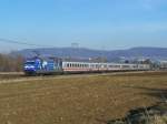 101 102  Wir Menschen sind alle geleich  mit dem IC 2069 von Karlsruhe Hbf nach Nrnberg Hbf. Aufgenommen bei Aalen am 25.Januar 2008.