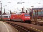 101 047 fhrt am 27.10.2007 in den Klner Hbf ein 