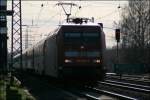 Bei Gegenlicht rasst die 101 047  FEUERWEHR-EXPRESS  mit dem InterCity 2047, von Kln nach Leipzig, durch Derne Richtung Hamm (Westf). (03.02.2008)