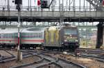 Eine der 3  Azubi -Loks (101 141-0) mit IC bei Einfahrt in Mnchen Hbf am 08.07.2008, unter der Hackerbrcker.