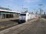 Eisenbahn in Stuttgart - Den IC 2112 schiebt am 18.02.2009 die 101 034 aus dem Stuttgarter Hauptbahnhof. Die Lok wirbt zurzeit fr das Projekt  in Form - Deutschlands Initiative fr gesunde Ernhrung und mehr Bewegung . Mehr Informationen dazu auch unter www.in-form.de