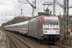 Die 101 144 (Hertha BSC) mit dem IC 2044 Richtung Kln Hbf , in Wuppertal Vohwinkel am 26,11,09