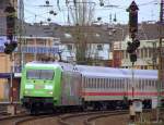 Da kommt sie um die Kurve. 101 040 kurz nach dem verlassen des Dsseldorfer Hbf mit dem IC 334 am Haken am 10. April 2010.