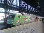 Die neueste Werbelok zur WM 2010 am 17.04.10 mit dem IC 334 in Kln Hbf