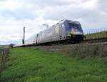 DB 101 101-4 mit dem IC 2025 von Hamburg-Altona nach Frankfurt (M) Hbf, bei Erbach (Rheingau); 11.04.2010