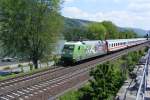Endlich habe ich sie auch die Ferrero-Lok.Die 101 040-4 durchfhrt mit  IC 2006 den malerischen Ort Oberwesel an der Linken Rheinstrecke in Fahrtrichtung Koblenz.