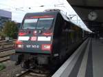 Baureihe 101 141-0 wartet im Bielefelder Hauptbahnhof mit ihrem InterCity auf die Weiterfahrt nach Tbingen.