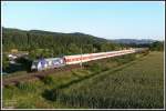 Bei Laudenbach freuten sich am Abend des 01.08.2007 gut ein Dutzend Fotografen ber die 101 101 mit ihrem Autoreisezug.