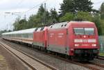 Die 101 036-2 fhrt in DT mit einer 120er einen IC durch Angermund am 19.06.2011