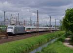 101 028-9 mit dem IC 1936 von Emden nach Kln in Dsseldorf-Derendorf am 12.05.2012