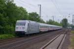 101 028-9 mit einem Intercity in Dsseldorf-Oberbilk am 18.05.2012