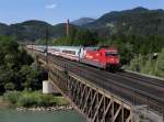 Die 101 109 mit einem EC nach Klagenfurt am 16.06.2012 bei der berfahrt ber die Salzach bei Golling.