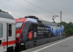 In neuem Kleid: 101 083-4 mit Werbung  Packendes Sdafrika  in Bochum Hbf.. Ob die zu gewinnende Reise wohl eine Eisenbahnfahrt enthlt?