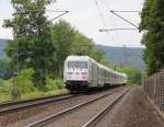 101 028-9  Anhalt 800  mit IC in Fahrtrichtung Eisenach.