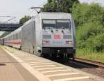 101 028-9 mit IC in Richtung Hannover Hbf. Aufgenommen am 29.06.2012 in Dedensen-Gmmer.