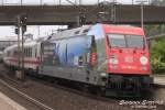 101 083-4 schiebt einen IC nach Hamburg, hier beim Halt in Hamburg-Harburg, aufgenommen am 19.08.2013