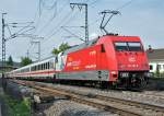 101 081-8 schiebt und 101 035-4 zieht einen IC aus dem Bf Remagen Richtung Bonn - 29.08.2013