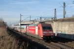 Nicht schön, aber selten: 101 118 am 21.12.13 mit IC 1283 nach Schwarzbach-St.Veit bei München-Waldtrudering