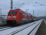 101 029,mit Werbung für Schweizer Panoramareisen,kam mit dem IC 2377,Binz-Frankfurt/Main Hbf,am 01.Februar 2014,in Bergen/Rügen an.